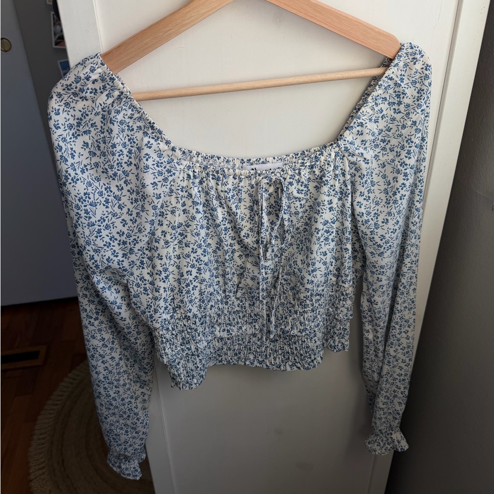 Floral Blue and White Women's Smocked Ruffle Sleeve Size Small